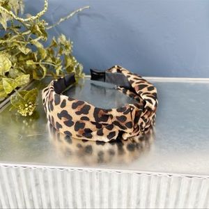 Headband covered in fabric.